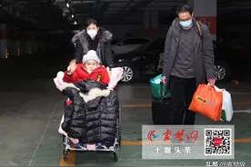 在北京治疗2个月后，十堰坠楼男孩张傲赛平安归来图片