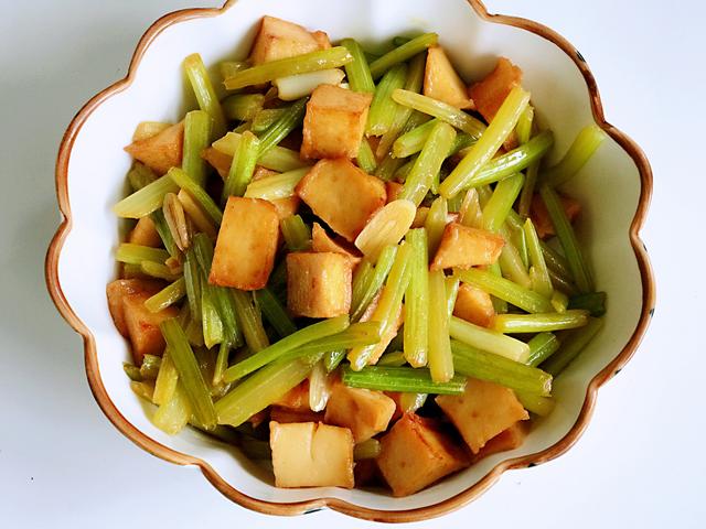 秋季多给孩子吃它，富含18种氨基酸，铁含量极高，补血养颜气色好