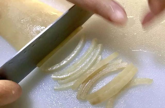 鼻炎可以喝花胶汤吗 鼻炎可以喝花胶汤吗女性