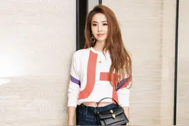 蔡依林增高有妙招，紧身牛仔裤搭配高跟鞋，显高不止10公分图片