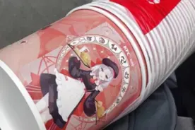 原神炸鸡空桶被炒600元，熬夜排队买徽章，二次元人傻钱多？图片