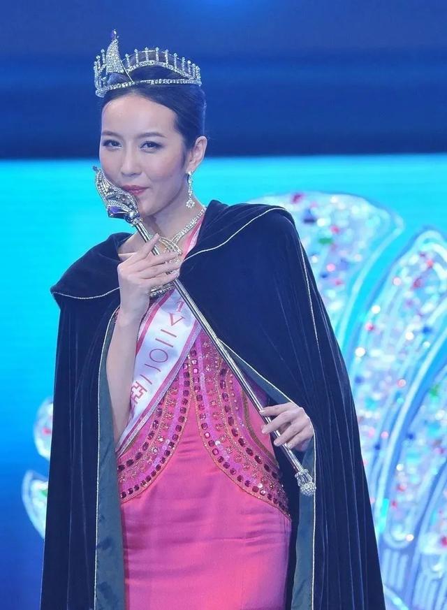 大学游泳课鸡皮肤