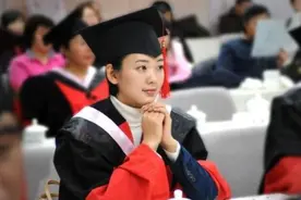 30多岁的女博士哭诉：我提了一个要求，男朋友就娶了25岁研究生图片