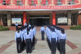 英姿飒爽 芳华在训练场绽放——宝鸡监狱组织机关女警开展警体队列训练图片