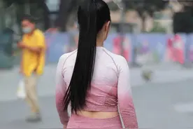 高挑挺拔的打底裤美女，动感有魅力，美出新高度图片