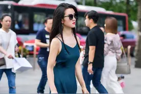 一条又甜又辣的夏日连衣裙，百搭修身不臃肿，多肉身材让人羡慕哦图片