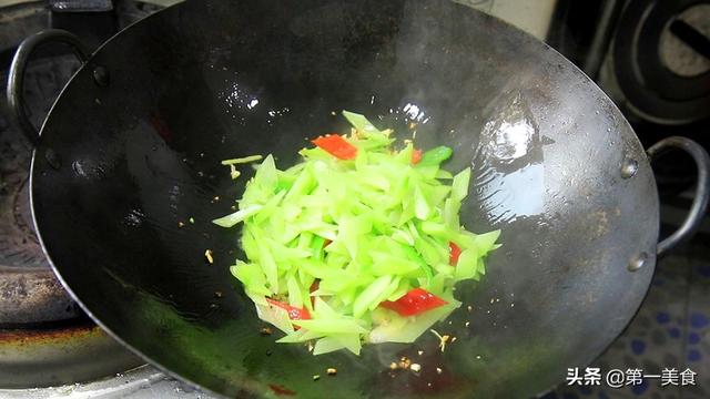 大厨分享佛手瓜的家常做法，清淡又爽口的素菜小炒，下饭农家菜