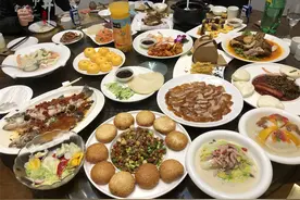 假期参加婚宴，份子钱随了200元，一桌地道河南菜，吃“回本”了图片