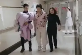 “最霸气产妇”走红，顺产后直接走回病房，网友调侃：凯旋而归图片