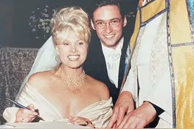 结婚25年仍高调秀恩爱！盘点金刚狼甜蜜宠妻路，堪称好男人范本图片