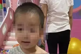 2岁男童在家睡觉时离奇失踪！几小时后，孩子遗体被发现在离家不远处的山上图片