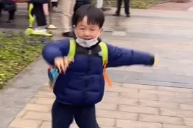 江苏台一姐晓敏晒二胎，儿子长相复制爸爸，上贵族学校学费20万图片