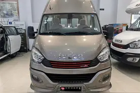 依维柯商务车多少钱？看这台7座国产系列，低调外观，奢华内饰图片