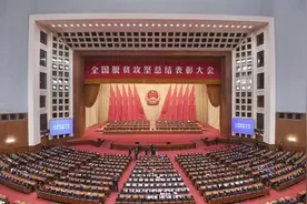 光荣时刻！今天“宝山扶贫人”走进人民大会堂领奖图片