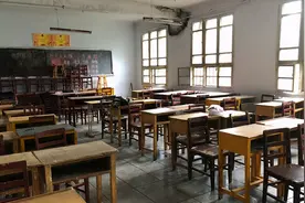 我在同学群里，已经沉默了很久图片