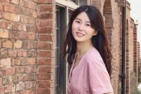 90后的女学者被特聘为教授，颜值和才华并存，因过于年轻引议论图片