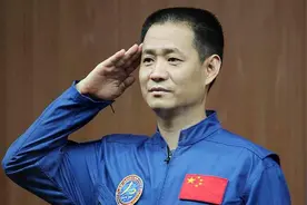 神舟十二号3位宇航员曝光，16选3，56岁的杨利伟为何在备选之列？图片