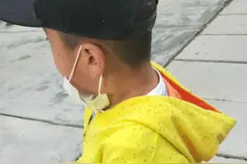 家长注意：千万别给孩子穿黄色衣服图片