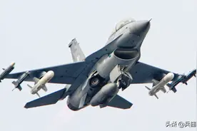 台湾省F-16A外挂两枚反舰导弹图像曝光：针对辽宁号航母意图明显图片