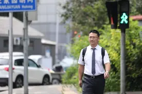 每年为3000人免费咨询的青年律师：通过直播搭起普通人与法律的桥梁图片