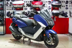 三阳摩托自信十足，新款MaxSym400售5.28万，单缸水冷34马力图片