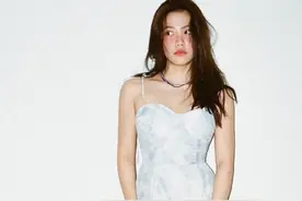 RedVelvet成员Yeri拍写真 ,穿吊带裙脸颊粉嫩图片