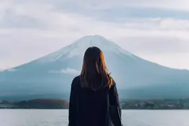 女人动情了，不会直接说，会有三个反常的表现图片
