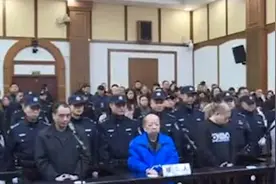 “操场埋尸案”原校长庭审判刑时高喊：我错了视频封面