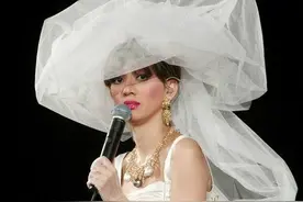 一代歌后梅艳芳，生前隐瞒的多年恋情，为何离世2年才被媒体爆出图片