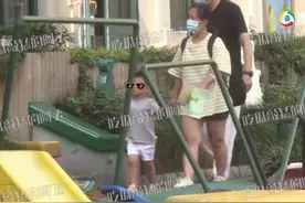 有望复合？赵丽颖带儿子逛街后回冯绍峰家，2岁想想​全身照首曝光图片