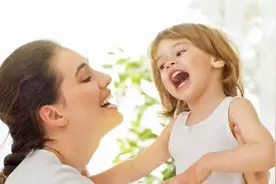 孩子说话的早晚有3个因素，想要孩子早说话，家长要注意这4个方面图片