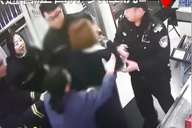 北京：实习生带刀乘地铁 安检口大闹被刑拘视频封面