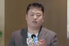 赵本山弟子宋晓峰上热搜，与妻子恩爱多年，17岁的女儿是高颜值图片