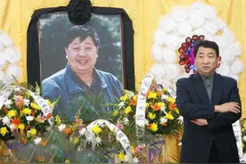 2006年马季去世，葬礼险变闹剧，为何穿貂皮的郭德纲成众矢之的？图片