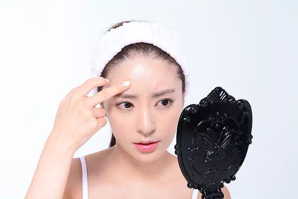 手臂上鸡皮疙瘩变白
