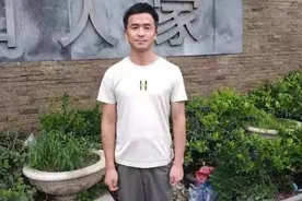 视频 | 一家三口掉入泥潭，郑州“白衣大哥”舍命相救图片