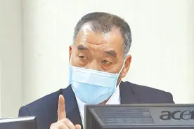 台湾军纪又出包，士兵集体赌博，“防长”暴怒拍桌开除指挥官图片