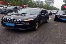 劳斯莱斯幻影被撞，对方全责，无责车主咋还倒搭钱？图片