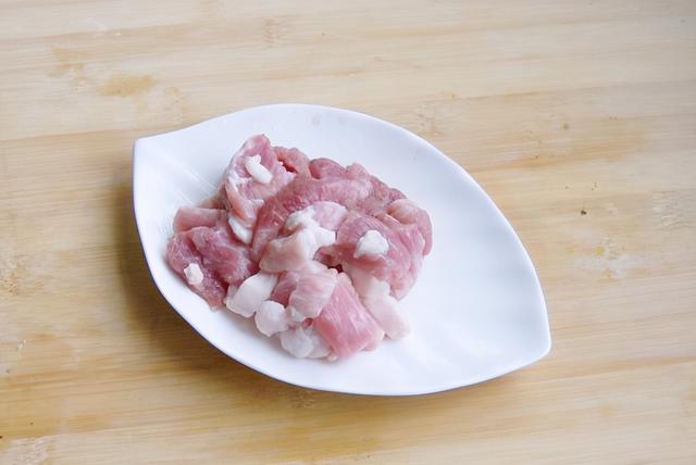 侉炖鱼，牢记“一酱二椒三料”，不一样的吃法，吃出北方人的豪迈