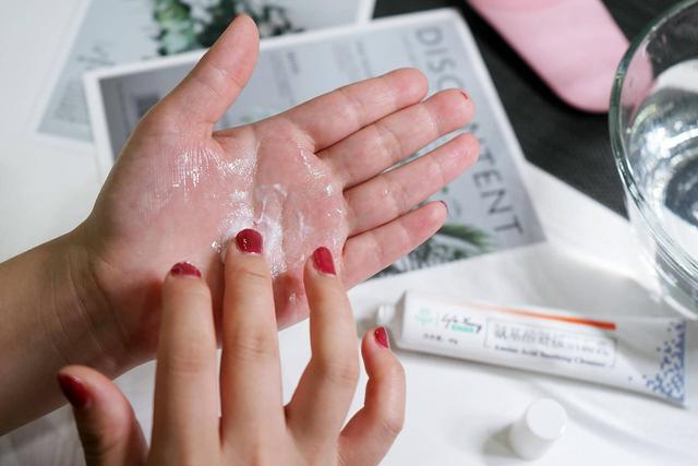 鏌斿拰娲侀潰绁涚棙锛岃幈鑲や紭鑸掔紦姘ㄥ熀閰告磥闈钩銆佺鐥樿啅浣撻獙