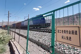 持续更新丨兰新线列车撞人事故致9人遇难 上行线与下行线之间距离只有一米多图片