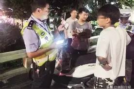 南阳交警街头蹲守 拿下“炸街摩托”图片