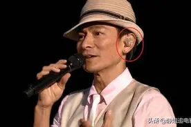 演唱会上，原来歌手耳朵里戴的不是“耳机”,看完涨知识了图片
