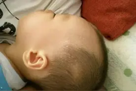 孩子睡觉总是会出汗，首先要找准原因图片