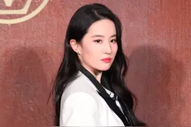 LV红毯秀成女星翻车现场：热巴撞脸外国男星，刘亦菲章子怡状态好图片