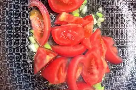 西红柿加“它”一起炒，原来这么香，脆嫩爽口，还吃到停不下筷子图片