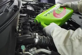 首保去4S店换机油是免费的，有没有必要加价去换？告诉你别上当了图片