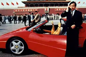 中国第一辆法拉利车主，车牌号更是“霸气侧漏”图片