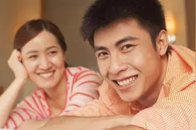穷男友初次来我家，我妈亲自考验他，他走后我妈要我们马上结婚图片