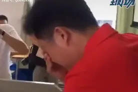上完高三最后一节课，老师还是忍不住哭了图片